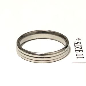 Silver Tone Ribbed Ring, Size 11